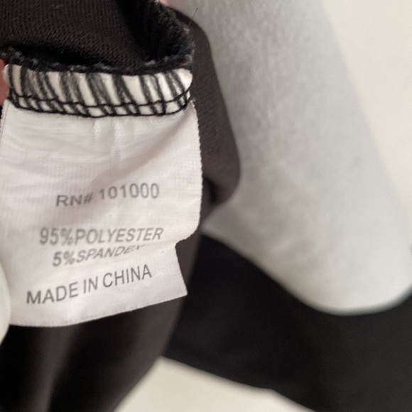 In motion full zip color black long sleeve jacket, Size M - Picture 4 of 10